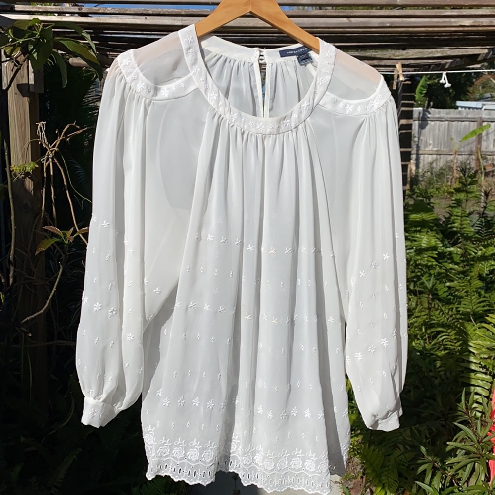 Lovely French connection white top, so pretty!🤍 see how it billows in the wind
